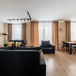 Uminskiego Spacious By Bookinghost Apartman Poznań