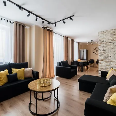 Daire Uminskiego Spacious By Bookinghost